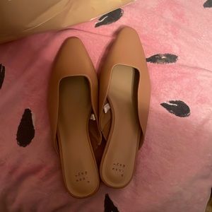 Beige slides- size 10